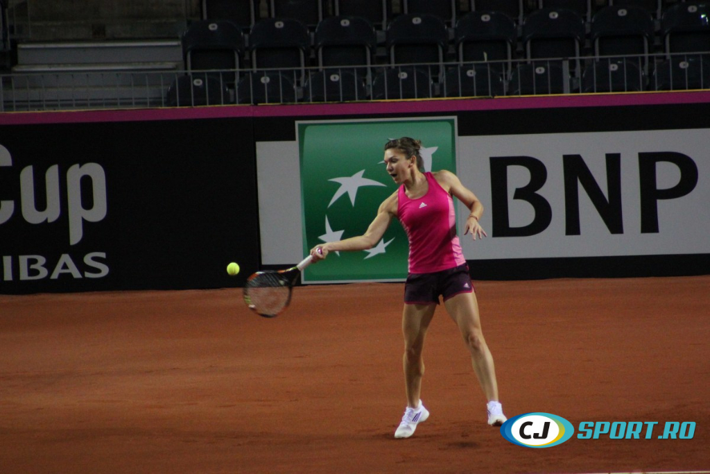 Fed Cup. Simona Halep a intrat în sală. Imagini de la primul antrenament al liderului României