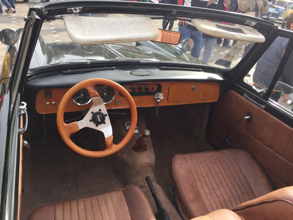 Mașina folosită de Robert Redford în filmul Havana, la Timișoara. E o replică, dar bijuteria a făcut furori printre iubitorii de mașini de epocă