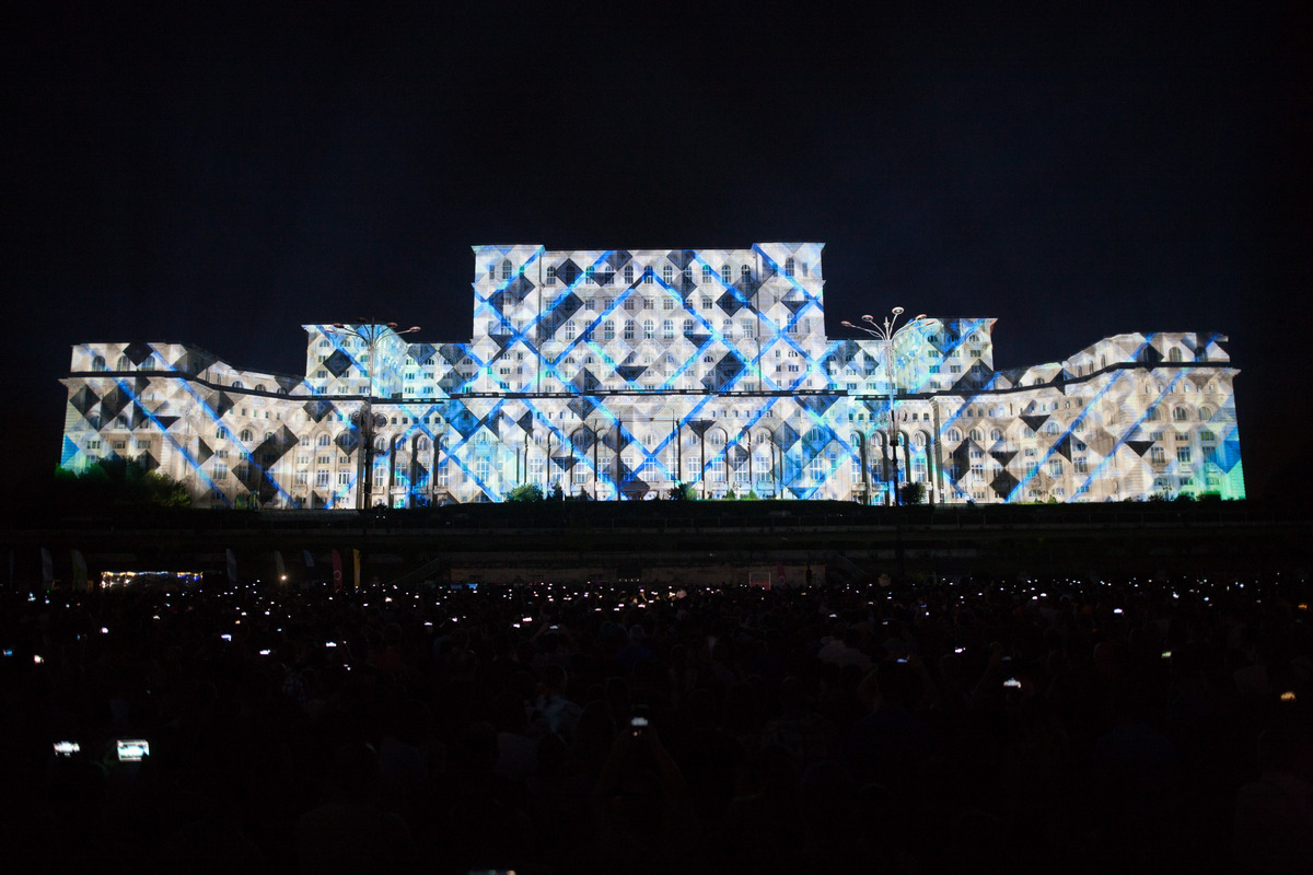 iMapp Bucharest 2021, evenimentul care luminează sâmbătă Palatul Parlamentului. Care e programul