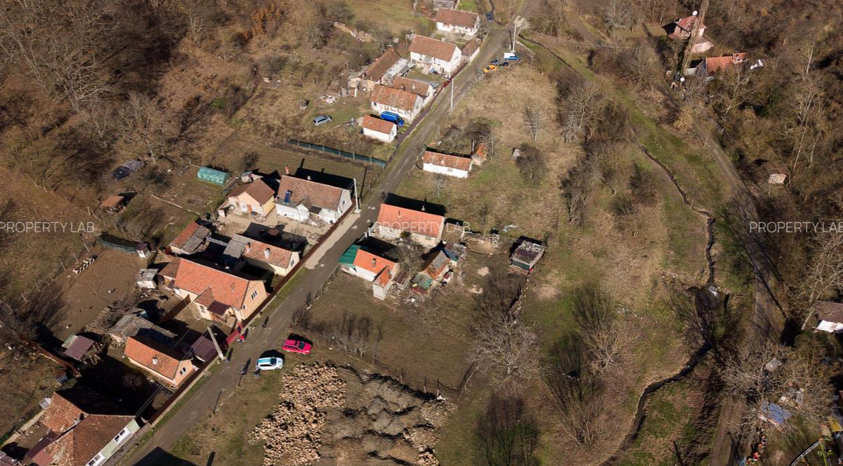 Cea mai ieftină casă din România: pentru 10.000 de euro primești o casă veche, dar și un teren de 284 de metri pătrați