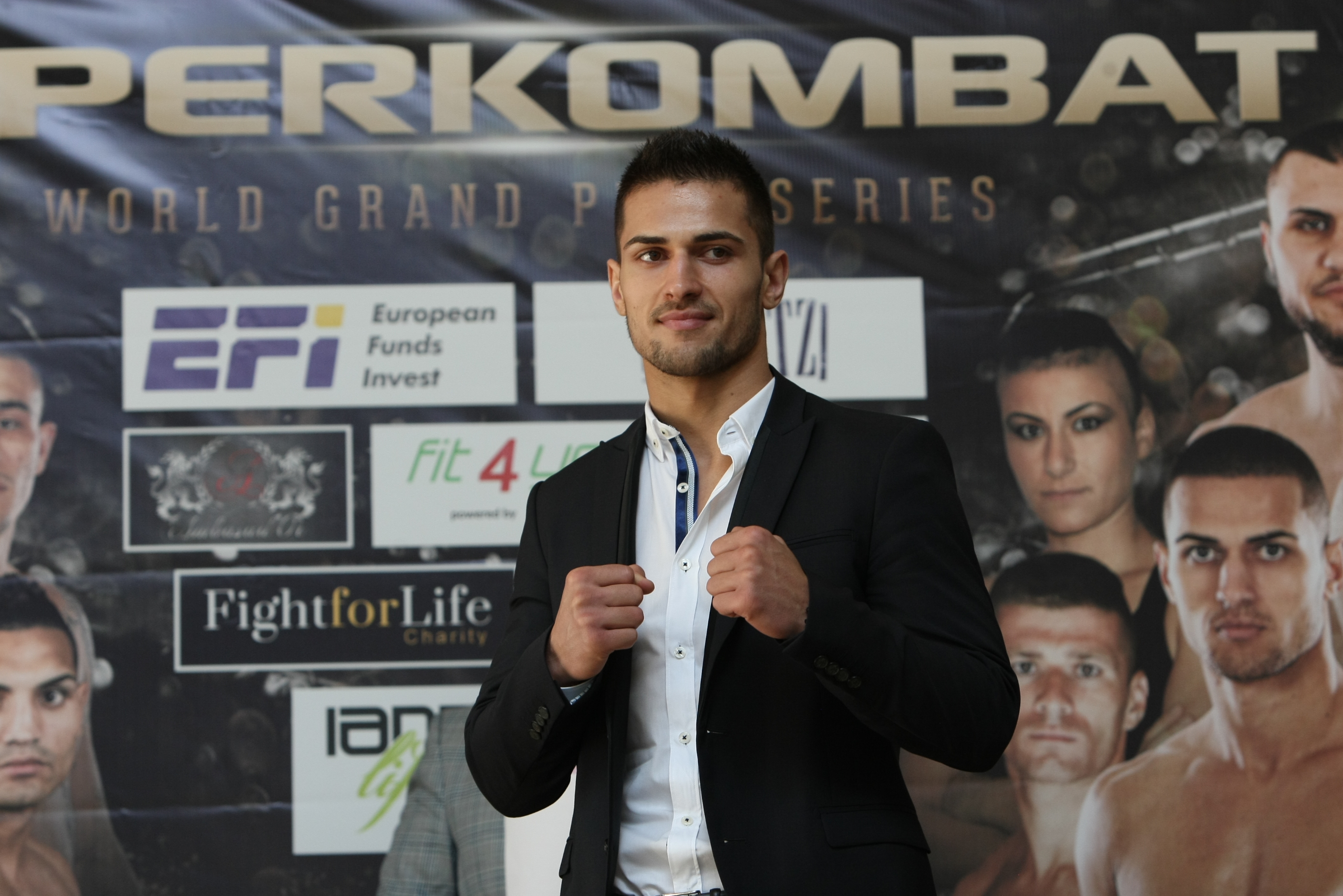 Luptătorii de la Superkombat București au trecut cu bine de proba cântarului oficial / GALERIE FOTO