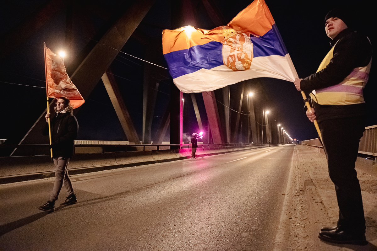 Blocadă pe un mare pod peste Dunăre din Belgrad. De aproape 4 luni, sârbii strigă „Corupția ucide!” | Video/Fotogalerie