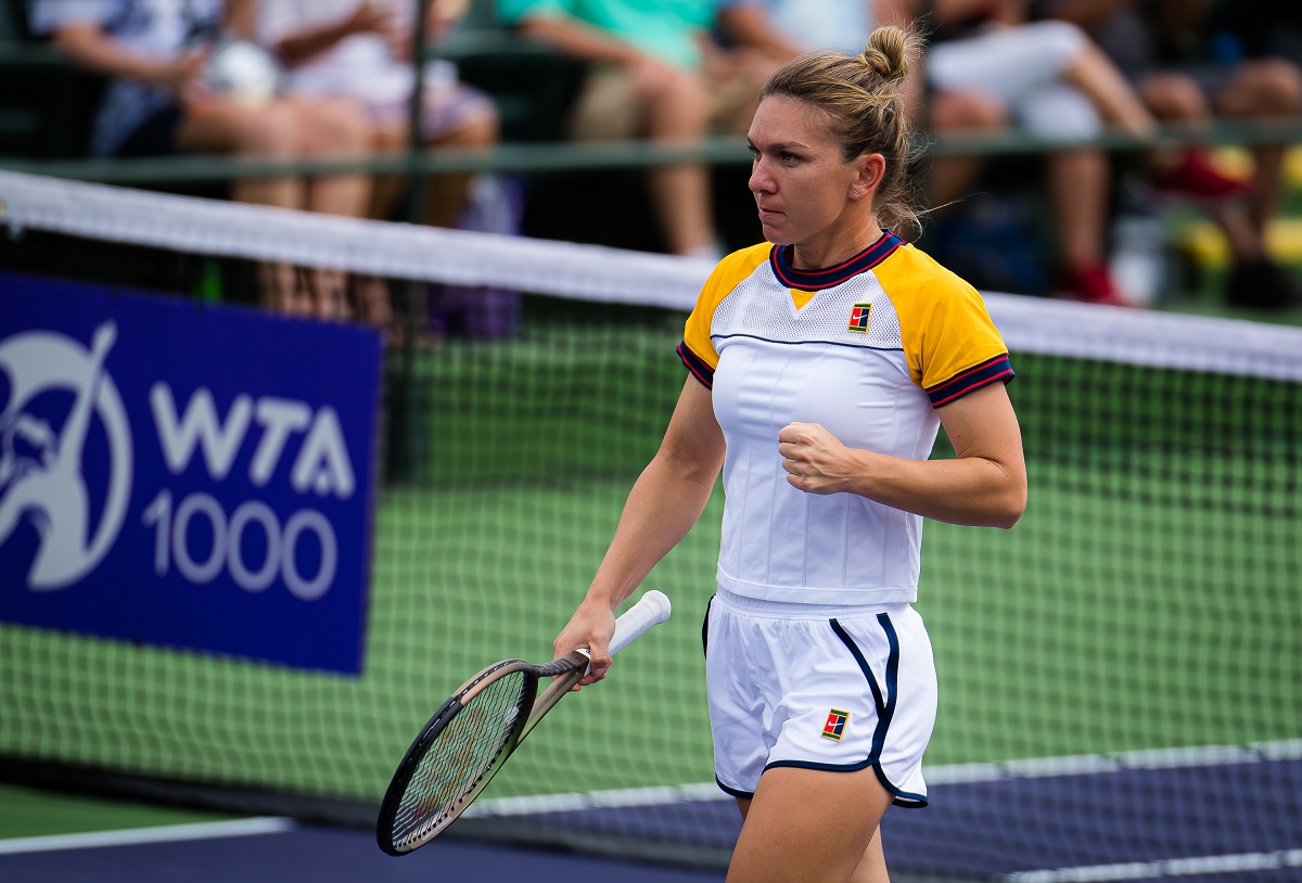 Simona Halep a purtat o rochie Valentino de peste 2.000 de euro, la prima apariție într-o emisiune la TV după verdictul de la TAS