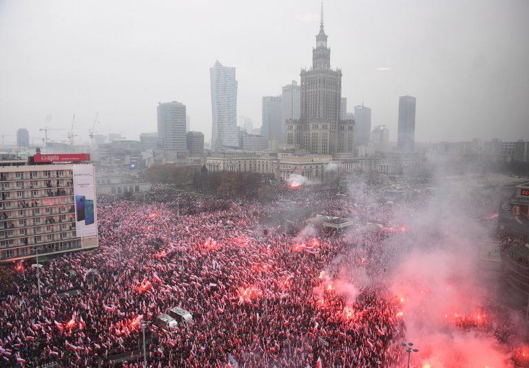 Imagini incendiare în Polonia. Liderii eurosceptici şi grupurile de extremă dreapta au marcat împreună Ziua Independenței (FOTO)