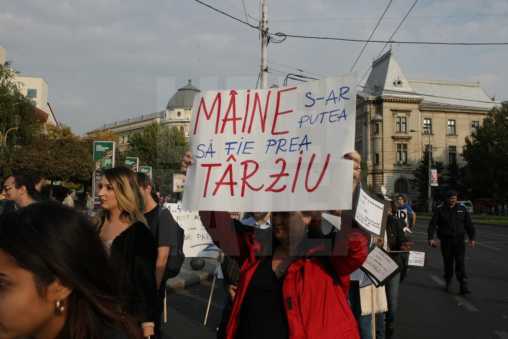 GALERIE FOTO/ Marş împotriva violenţei domestice, în Bucureşti: "Împreună pentru siguranţa femeilor"