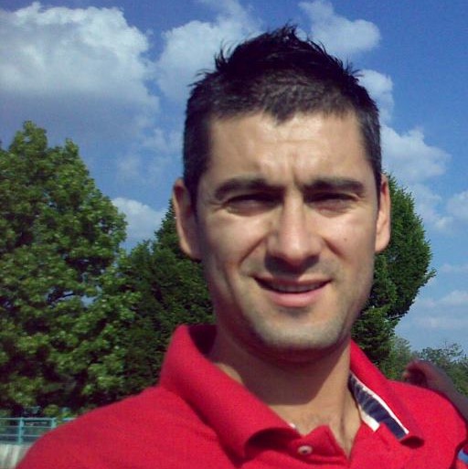 FOTO/ L-au purtat pe ultimul drum pe fotbalistul român mort în Italia