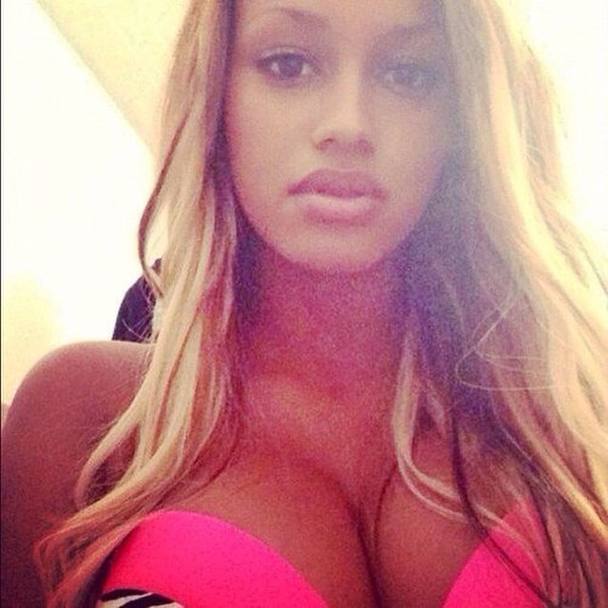GALERIE FOTO / Fanny Neguesha, părăsită de Balotelli?