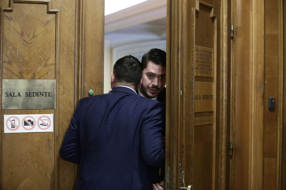 Directorul SRI, audiat în Parlament privind tensiunile dintre Rusia și Ucraina. George Simion a încercat să intre în sală