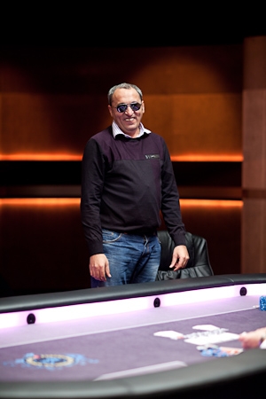 Ce s-a ales de omul care l-a învățat poker pe Pițurcă și ce s-a întâmplat după ce a câștigat un premiu de 1.350.000 $. ^Fratele lui făcea parte din gruparea Tarzan, care trafica prostituate, și e la pușcărie! Povești cu Piți de la jocurile de noroc