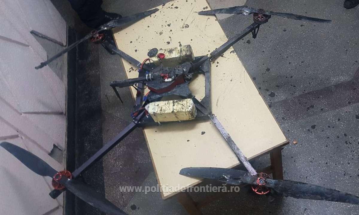 O dronă a aterizat forțat la granița cu Republica Moldova. Aparatul de zbor era încărcat cu țigări de contrabandă în valoare de mii de lei