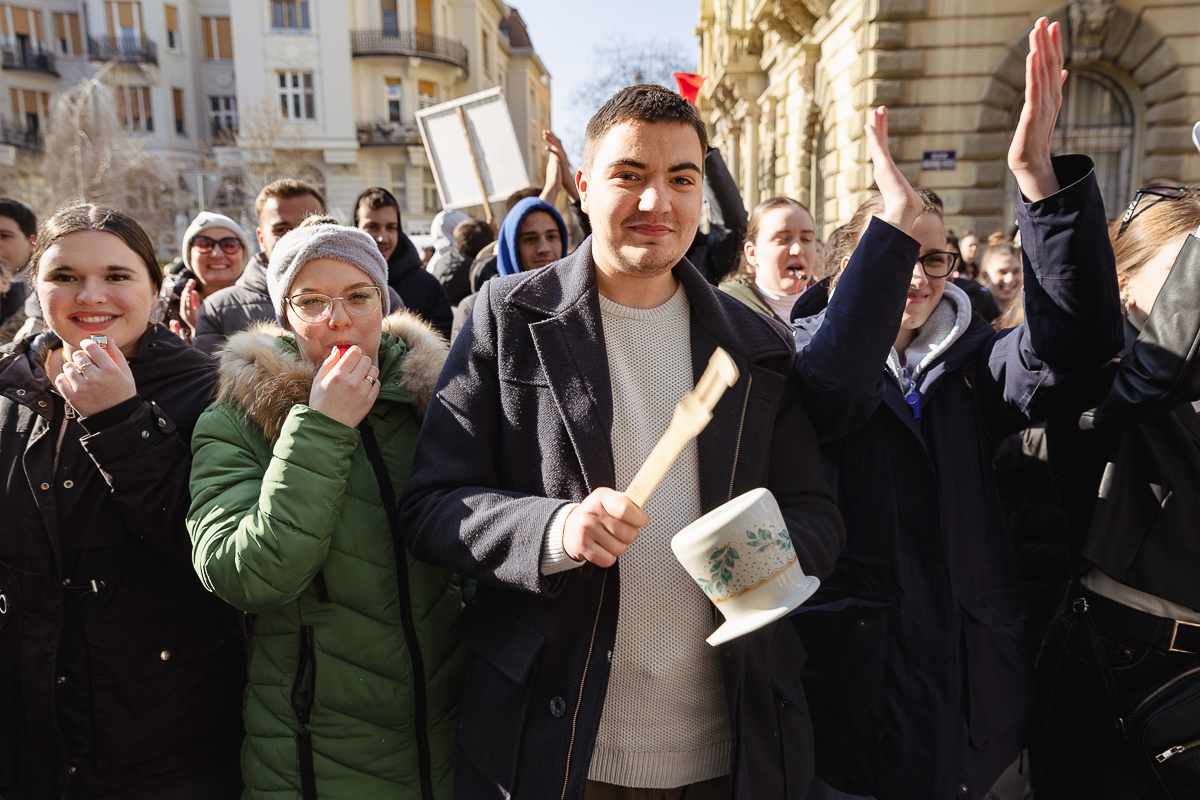 Culisele protestelor studențești care zguduie Serbia: „Sexul e mișto, dar ai încercat să i-o tragi sistemului?”