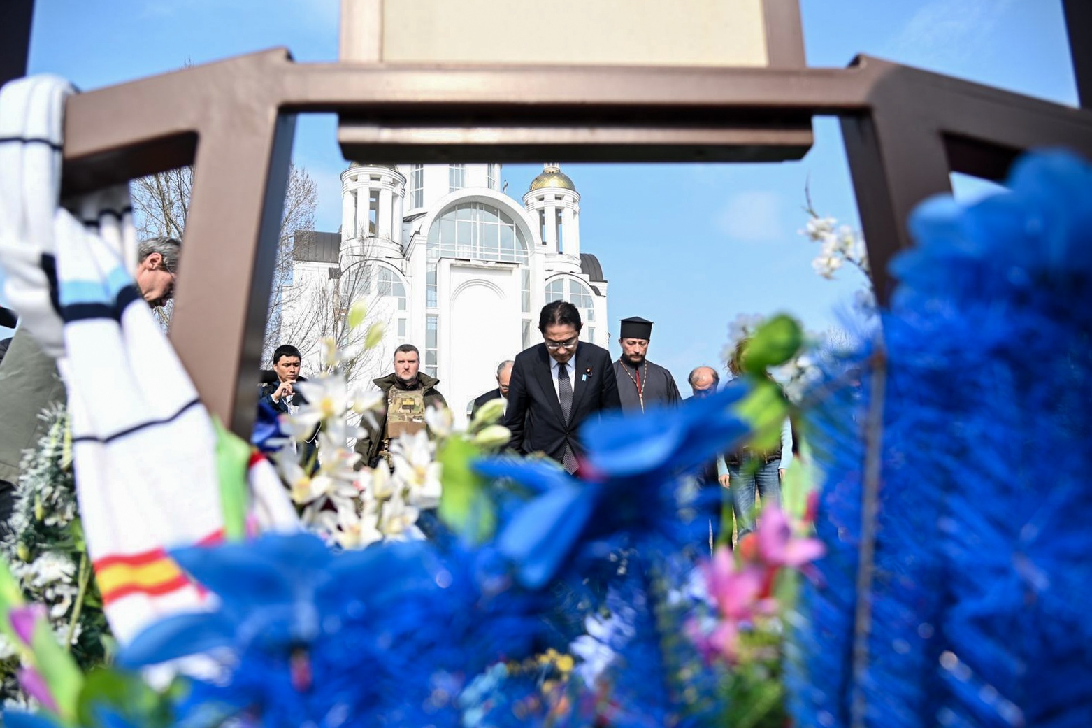 Premierul Japoniei a vizitat orașul Bucha: „Simt o mare furie din cauza atrocităților comise aici”