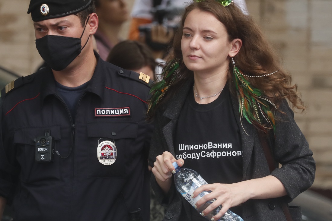 Mai mulți jurnaliști ruși au fost arestați, după ce au participat la o manifestaţie de susţinere a unui fost coleg