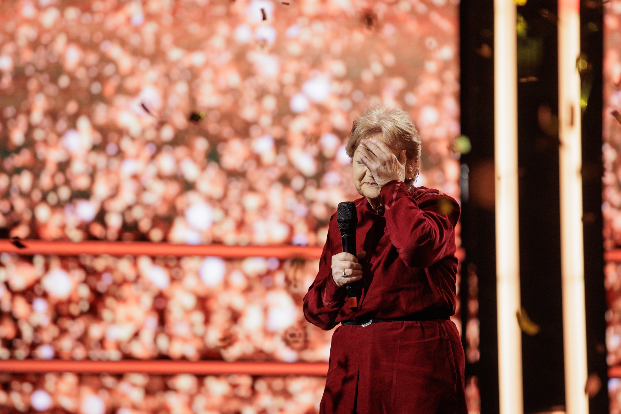 Mihai Bobonete i-a dat Golden Buzz Doinei Andronachi, o pensionară de 83 de ani, la „Românii au talent”: „Pentru mine începe o nouă viață”