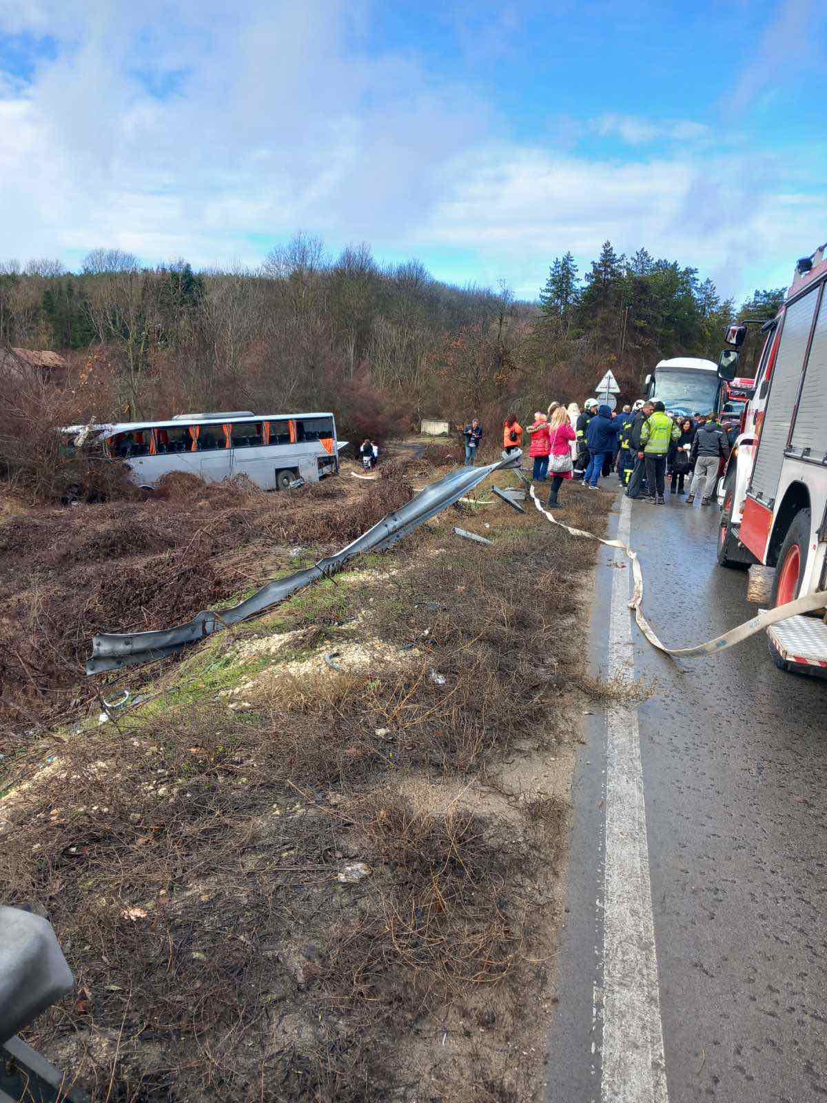 Autocar românesc cu pasageri, accident cu un TIR în Bulgaria. Cel puțin nouă persoane au fost rănite. Precizările MAE