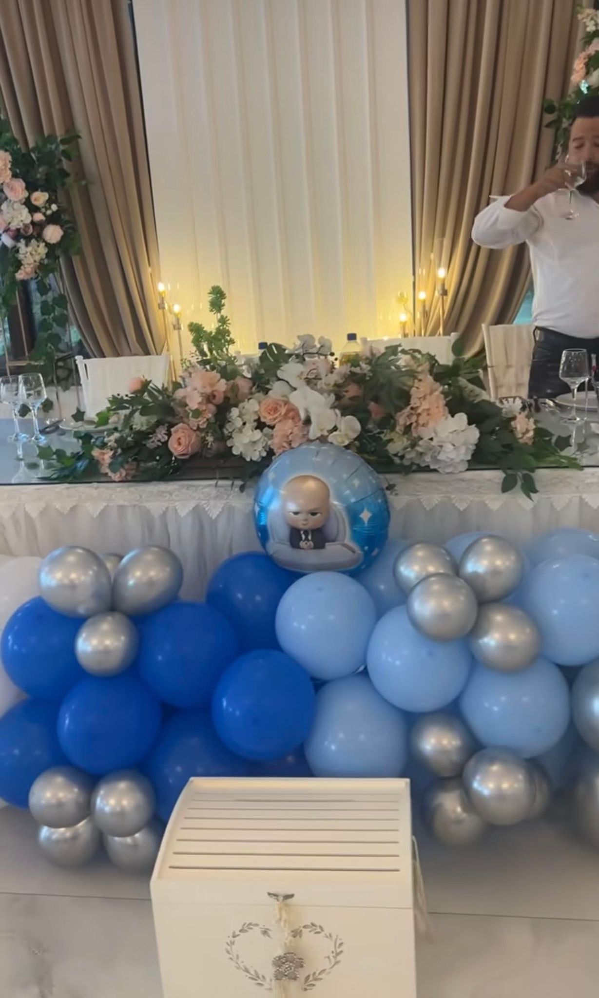 Daniela Crudu și-a botezat băiețelul. Ce rochie a îmbrăcat la eveniment și cum a apărut alături de tatăl copiilor ei