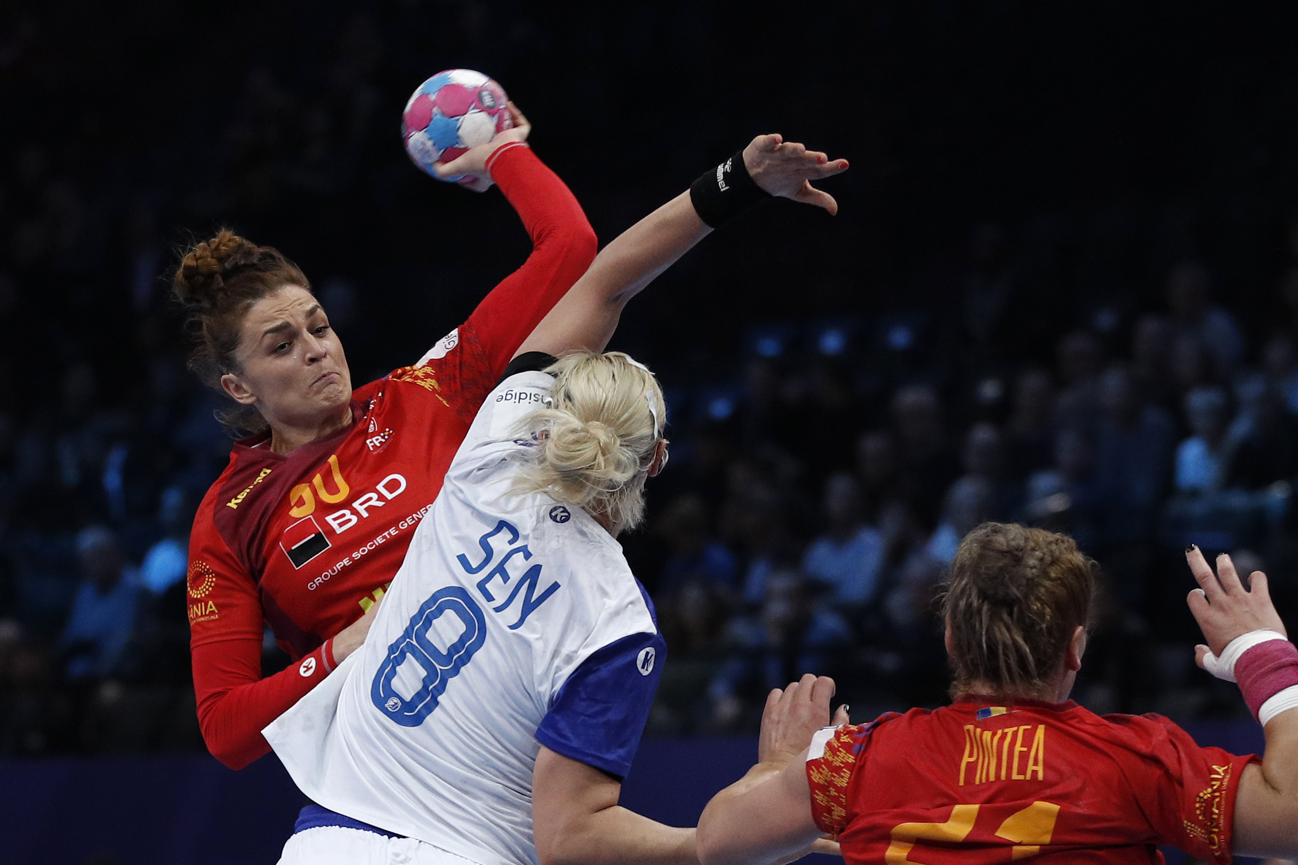 România - Rusia 22 -28. Tricolorele au pierdut fără drept de apel în semifinalele Euro 2018 de handbal feminin. Duminică, finala mică pentru bronz | VIDEO&GALERIE FOTO