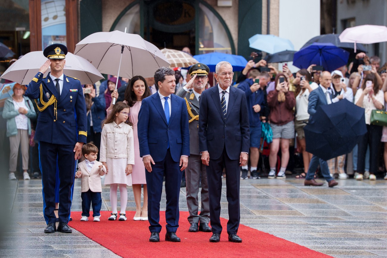 Copiii președintelui Nicușor Dan, prima deplasare externă cu Mirabela Grădinaru și tatăl lor, în Austria. Antim, prima declarație în fața presei