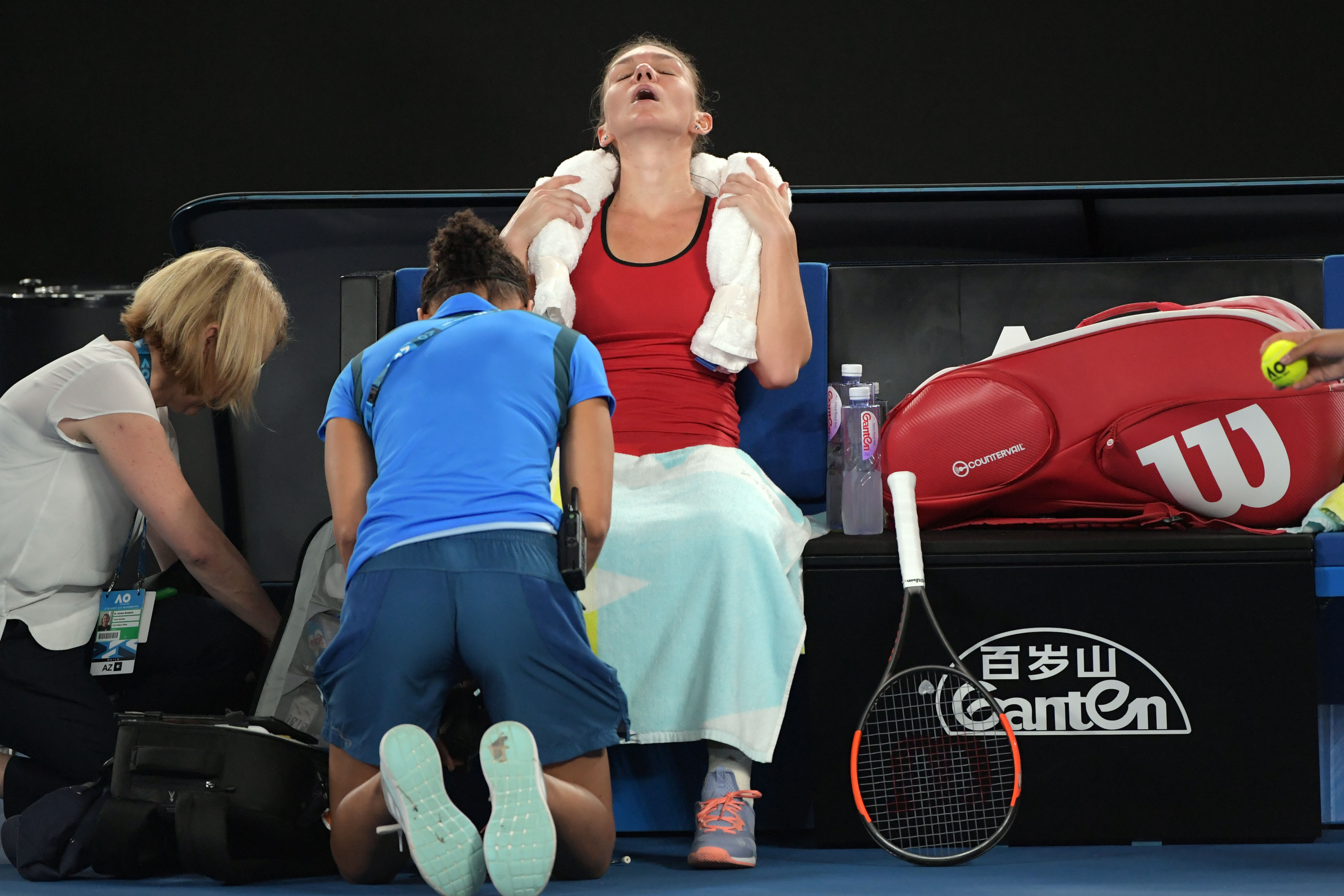 Simona Halep, pe perfuzii, la spital! Care este starea jucătoarei ACUM și ce au spus organizatorii turneului. Acuzele unui medic | FOTO&VIDEO