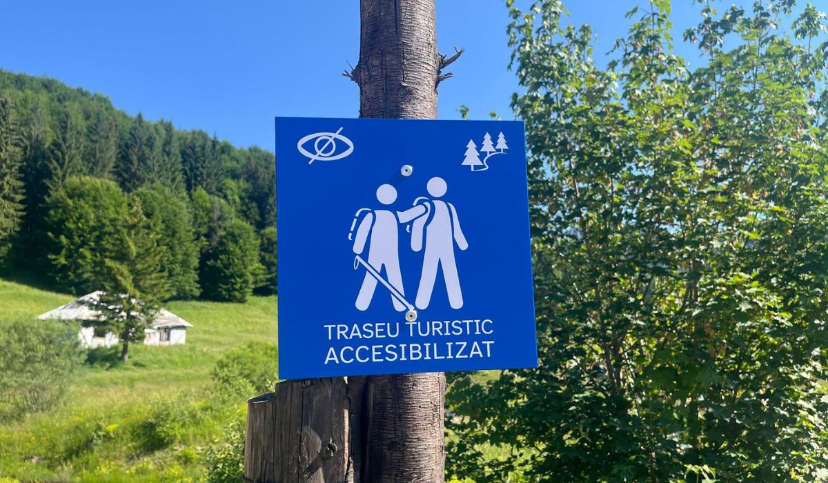 Primul traseu montan pentru nevăzători din România a fost inaugurat: cum arată poteca adaptată din Masivul Ciucaș
