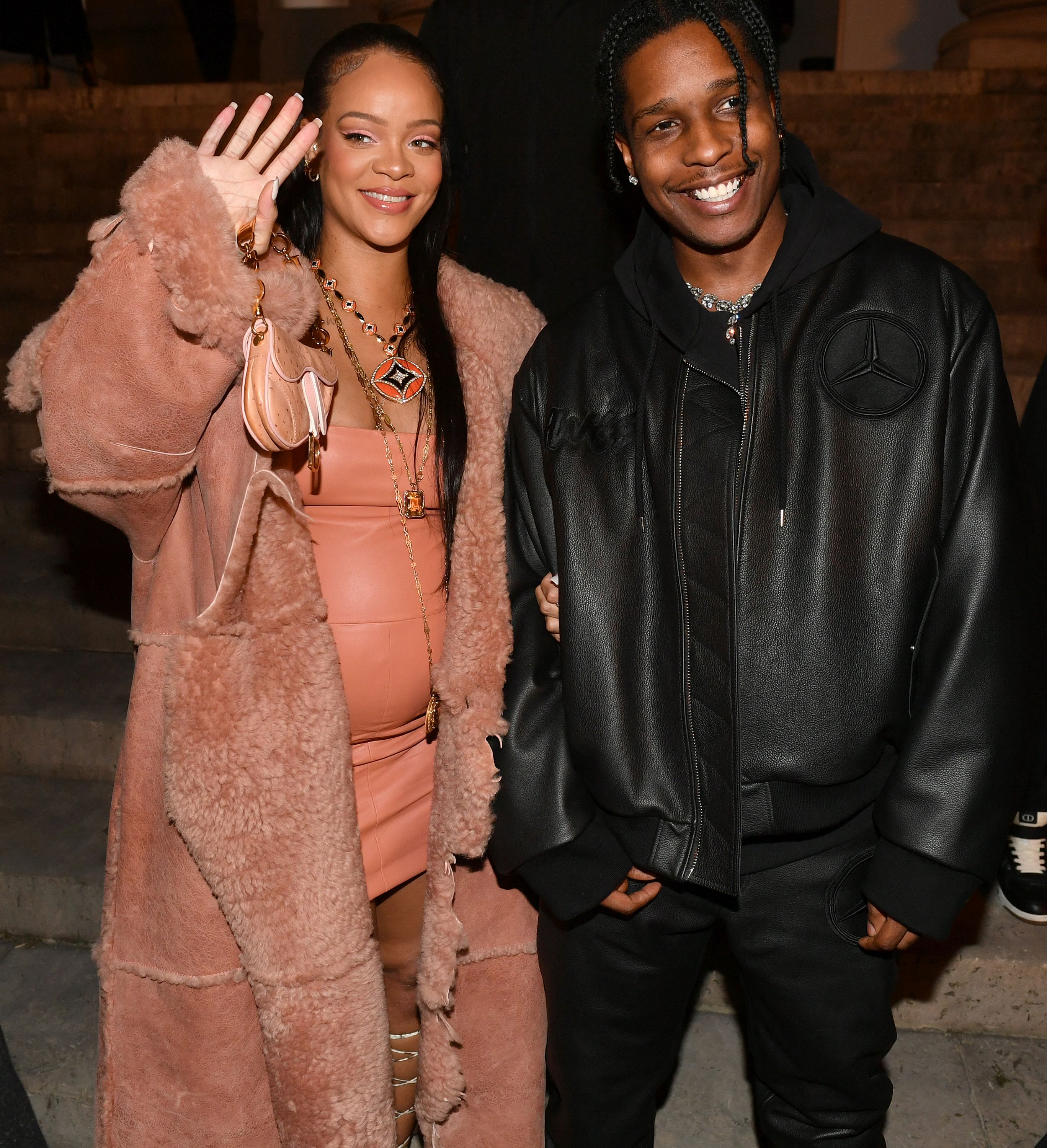 Rihanna a născut în secret. Prima imagine cu fetița și ce nume inedit i-a ales