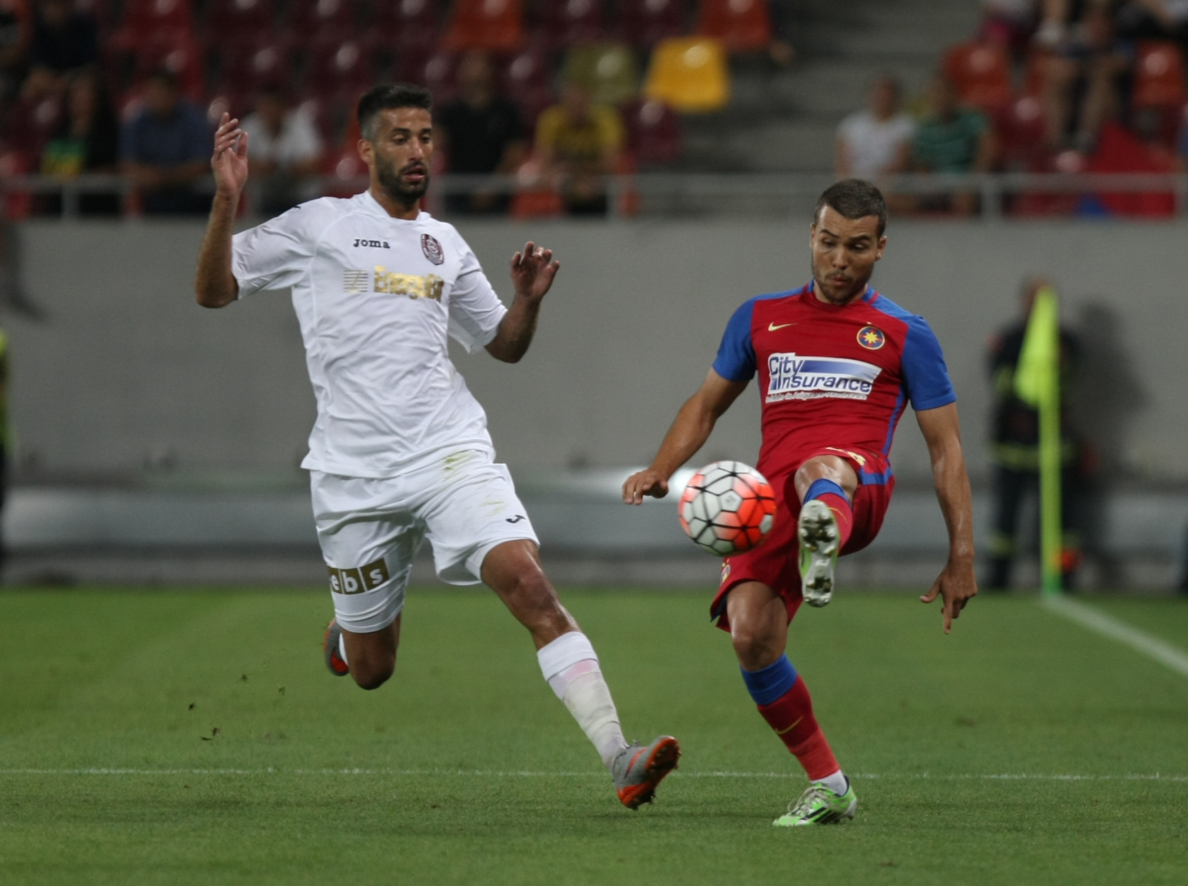 LIGA I: Steaua - CFR Cluj 1-1. Transversală Vitor Bruno! A egalat Tudorie! Roș-albaștrii au avut și ei o bară, în start, apoi a marcat Tiago. Echipa lui Rădoi se chinuie, Partizan Belgrad se distrează în Serbia! Patronul a făcut baie de mulțime/ GALERIE FOTO