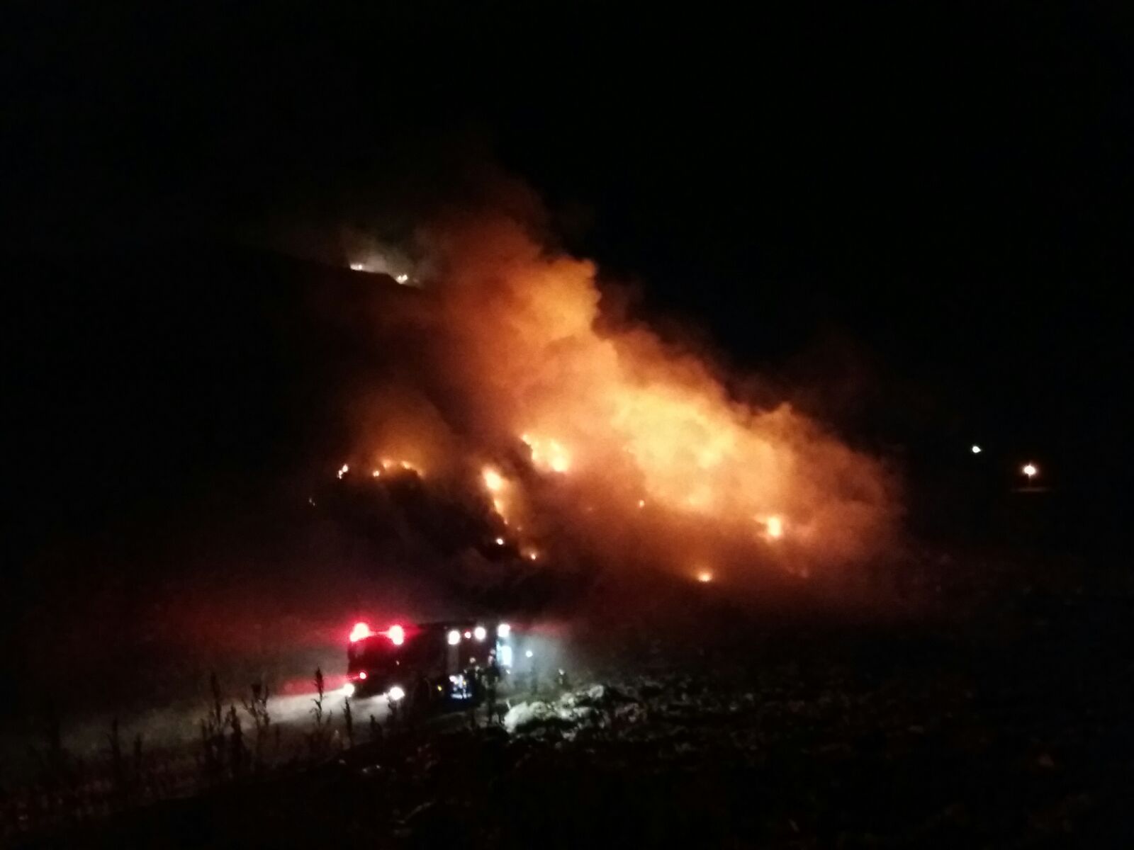 GALERIE FOTO & VIDEO | Incendiu la groapa de gunoi a orașului Brașov