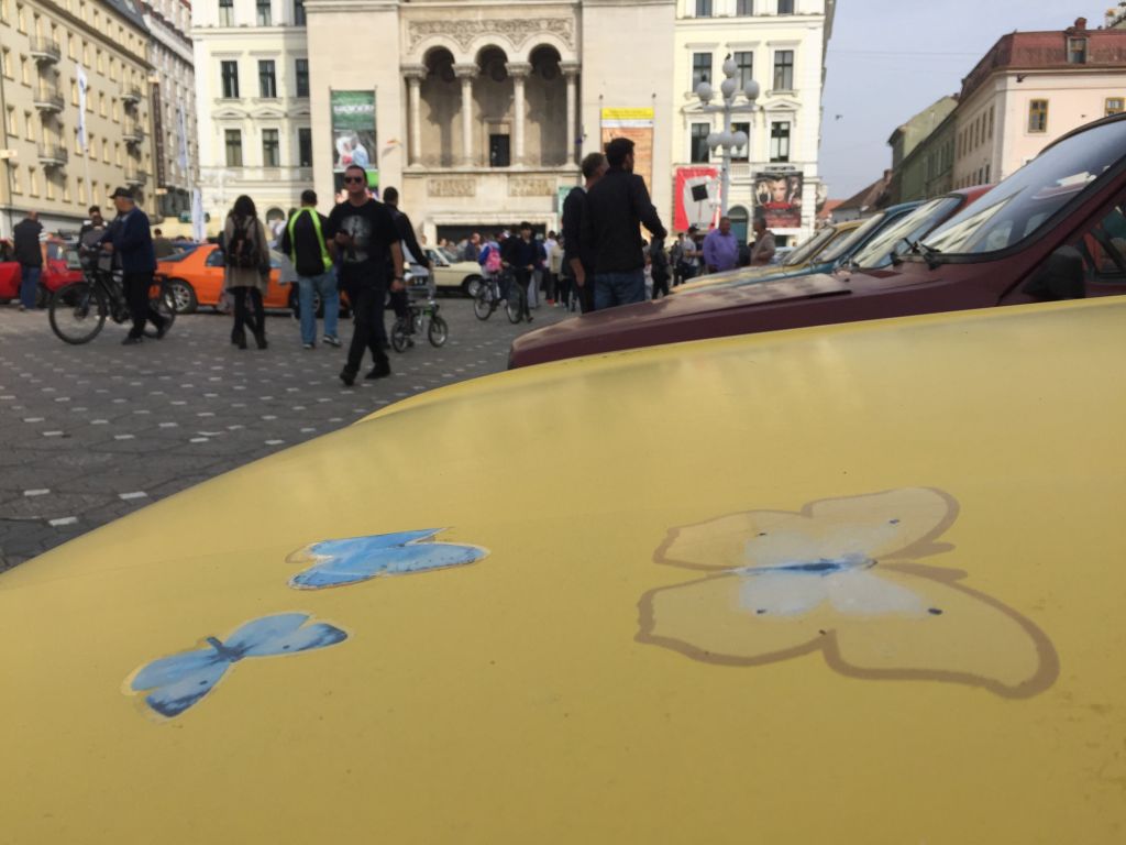 Mașina folosită de Robert Redford în filmul Havana, la Timișoara. E o replică, dar bijuteria a făcut furori printre iubitorii de mașini de epocă
