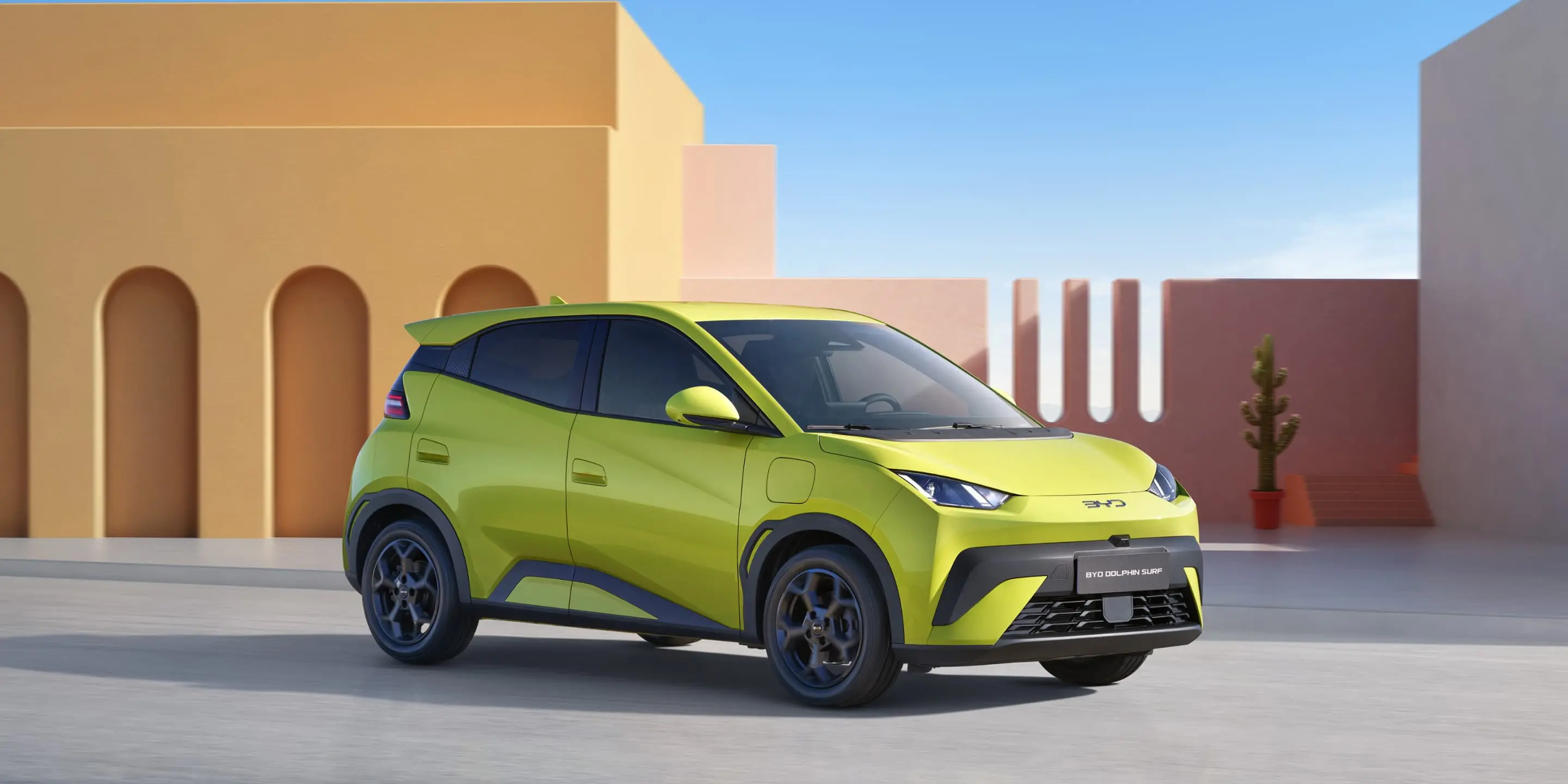 BYD lansează cel mai ieftin model al mărcii în România. Cum arată Dolphin Surf, rivalul Daciei Spring