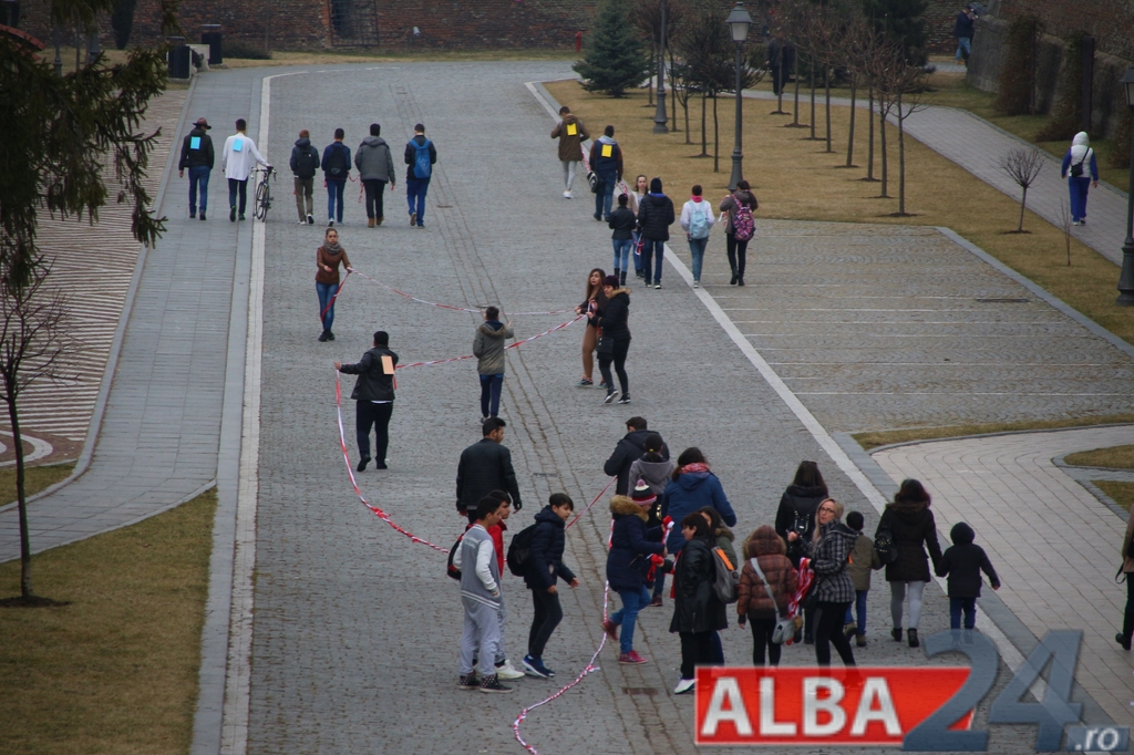 Cetatea Alba Carolina, înconjurată de un șnur de mărțișor uriaș. E lung de aproape 3 kilometri