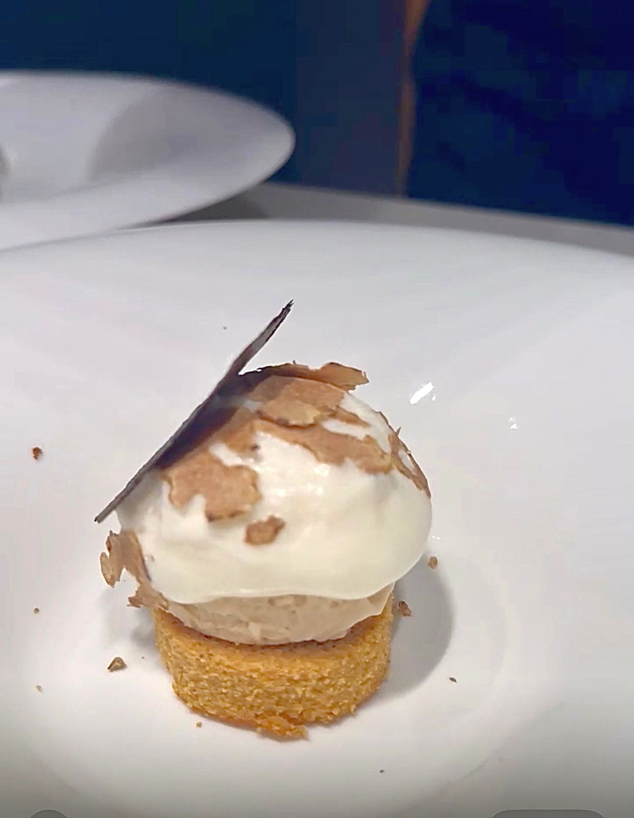 Un român a gătit o trufă la o cină exclusivistă de 10.000 de euro, într-un restaurant cu o stea Michelin, din Italia