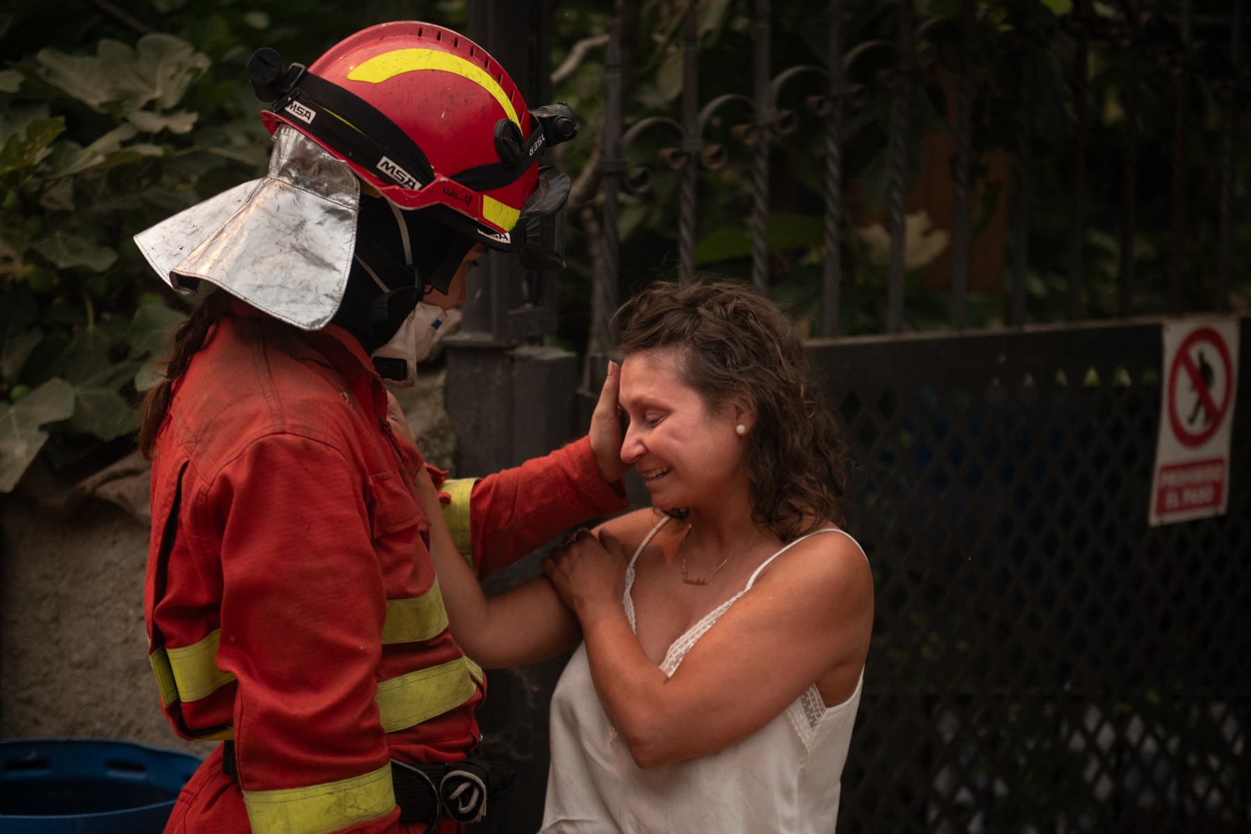 „Pare un infern, un iad. Nu se mai vede nici soarele”. Mărturiile românilor evacuați din calea incendiilor devastatoare din Spania