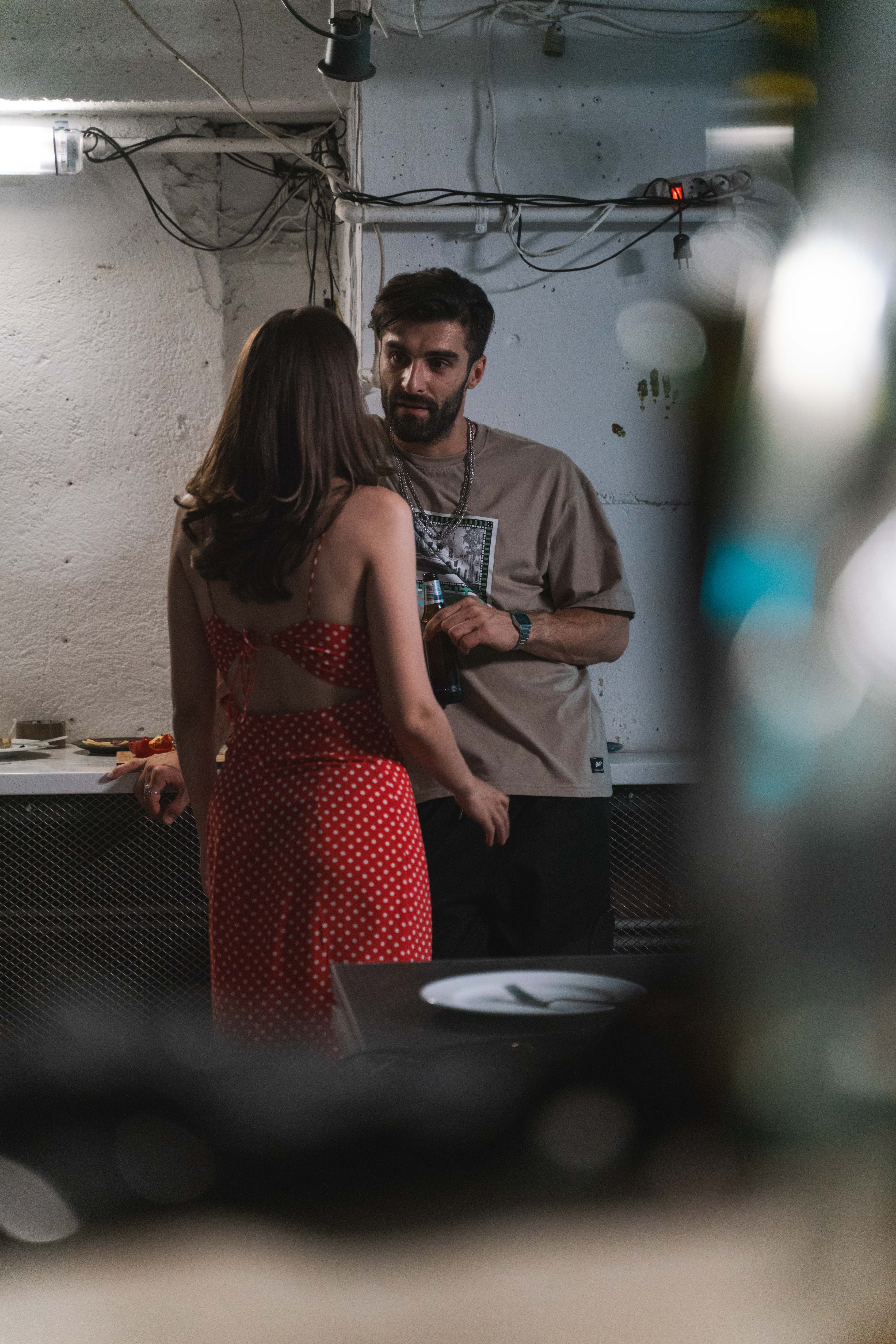 Primele imagini din serialul Groapa, care începe mâine seară la Pro TV