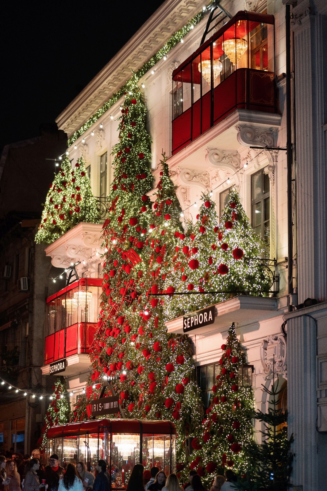 Cum arată și unde e cel mai instagramabil loc din București, care a devenit viral în ultimele zile. Cine e în spatele „The Christmas House”