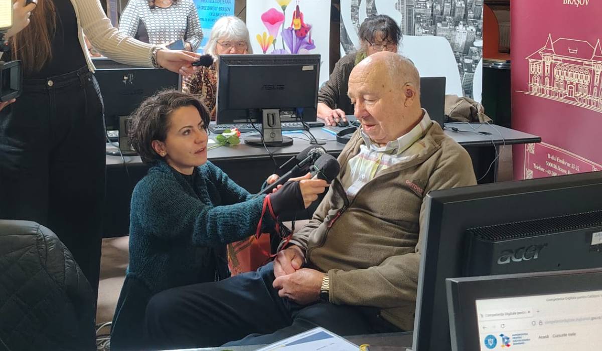 Un brașovean de 97 de ani a absolvit un curs digital ca să se protejeze de escrocii online și să călătorească: „Niciodată nu este prea târziu”