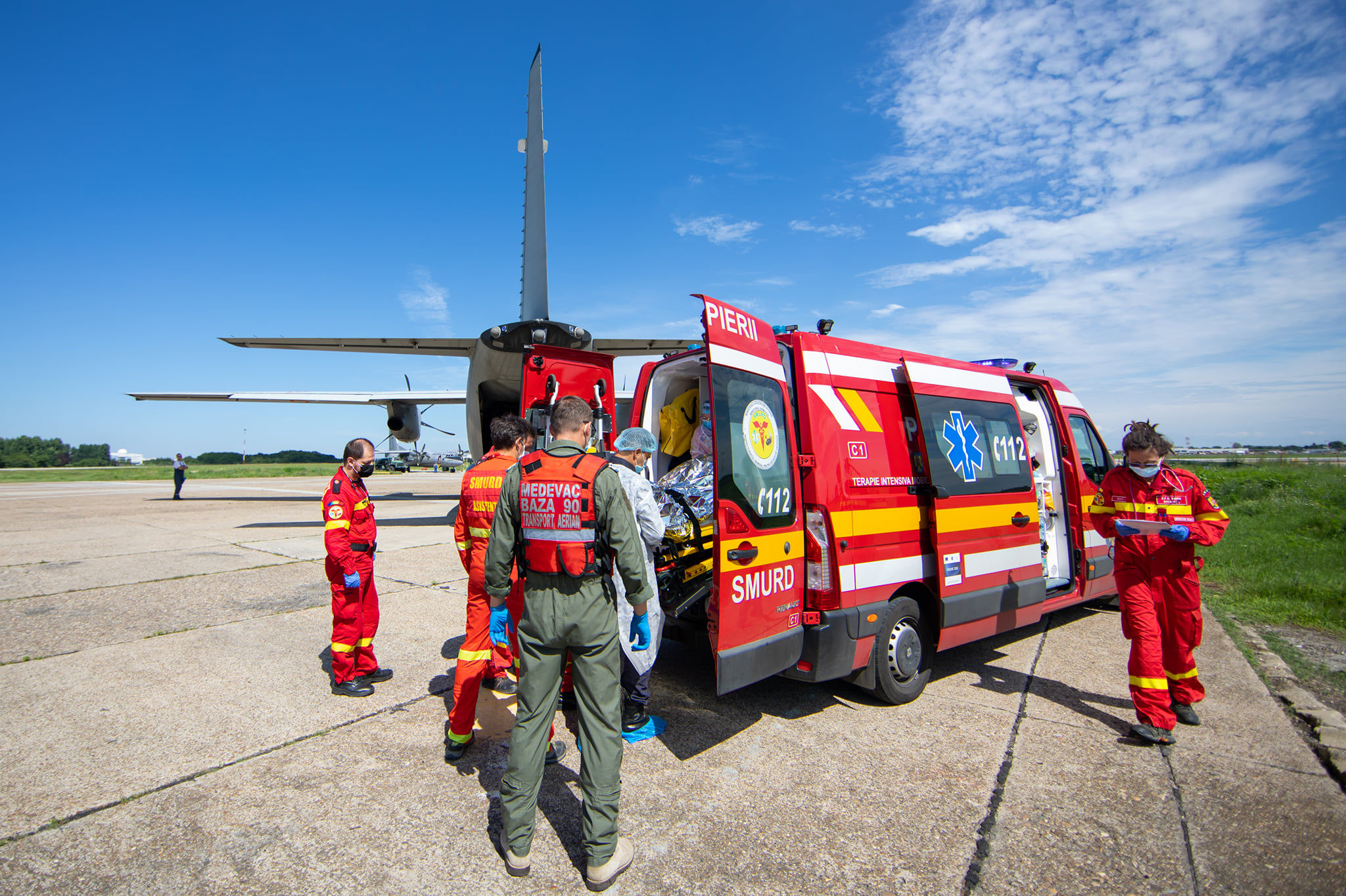 Cei doi răniţi în explozia de la Petromidia au fost transferaţi la o clinică din Germania cu o aeronavă militară