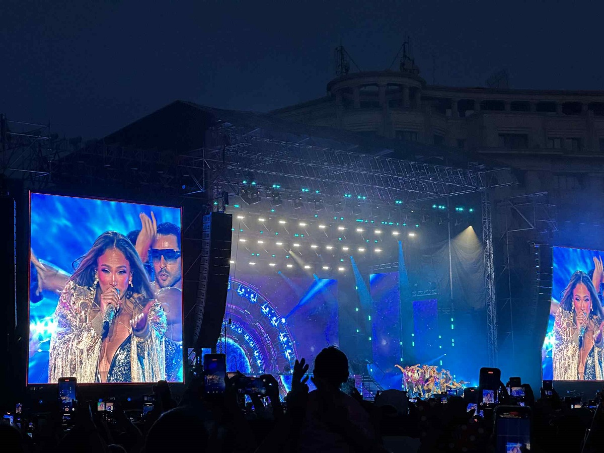 Imagini de la concertul lui Jennifer Lopez din București. Mesajul artistei pentru fanii români: „Faceți ce iubiți”