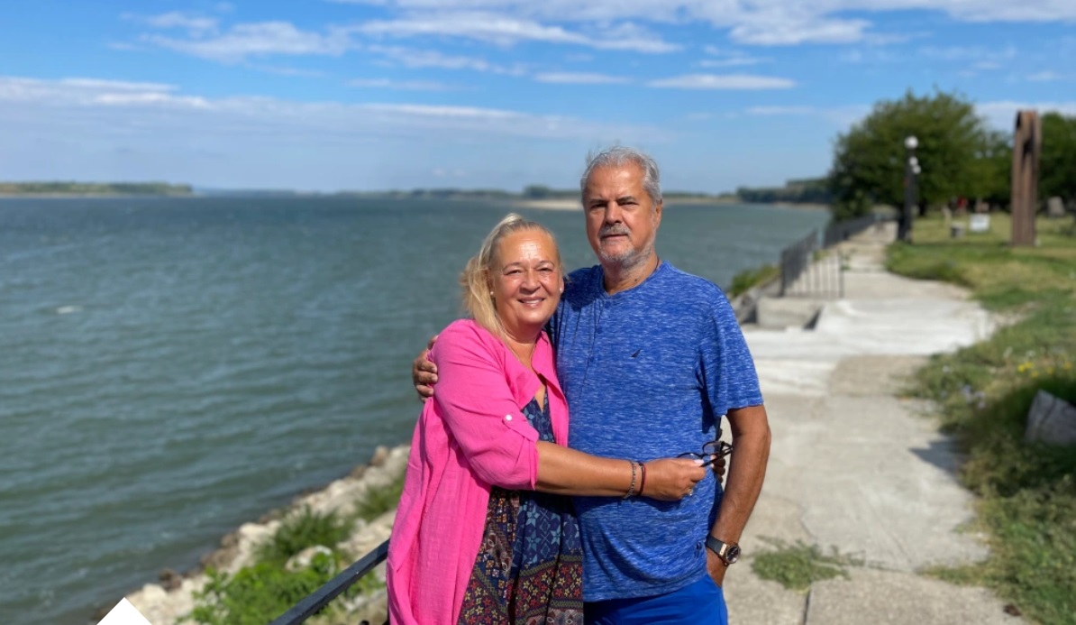 Imagine rară cu Adrian Năstase și familia sa. A împlinit 75 de ani și a apărut alături de soția Dana, băieții Mihnea și Andrei și soțiile lor
