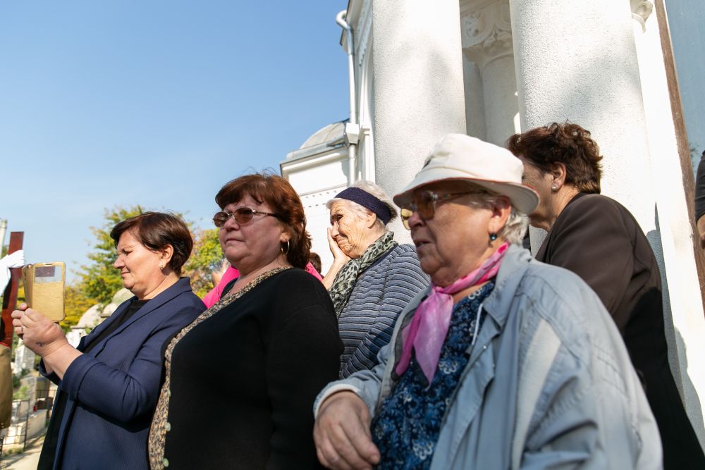 UPDATE | Tamara Buciuceanu Botez a fost înmormântată cu onoruri militare la Cimitirul Sf. Vineri din Capitală. Sute de oameni au venit să-i aducă un ultim omagiu