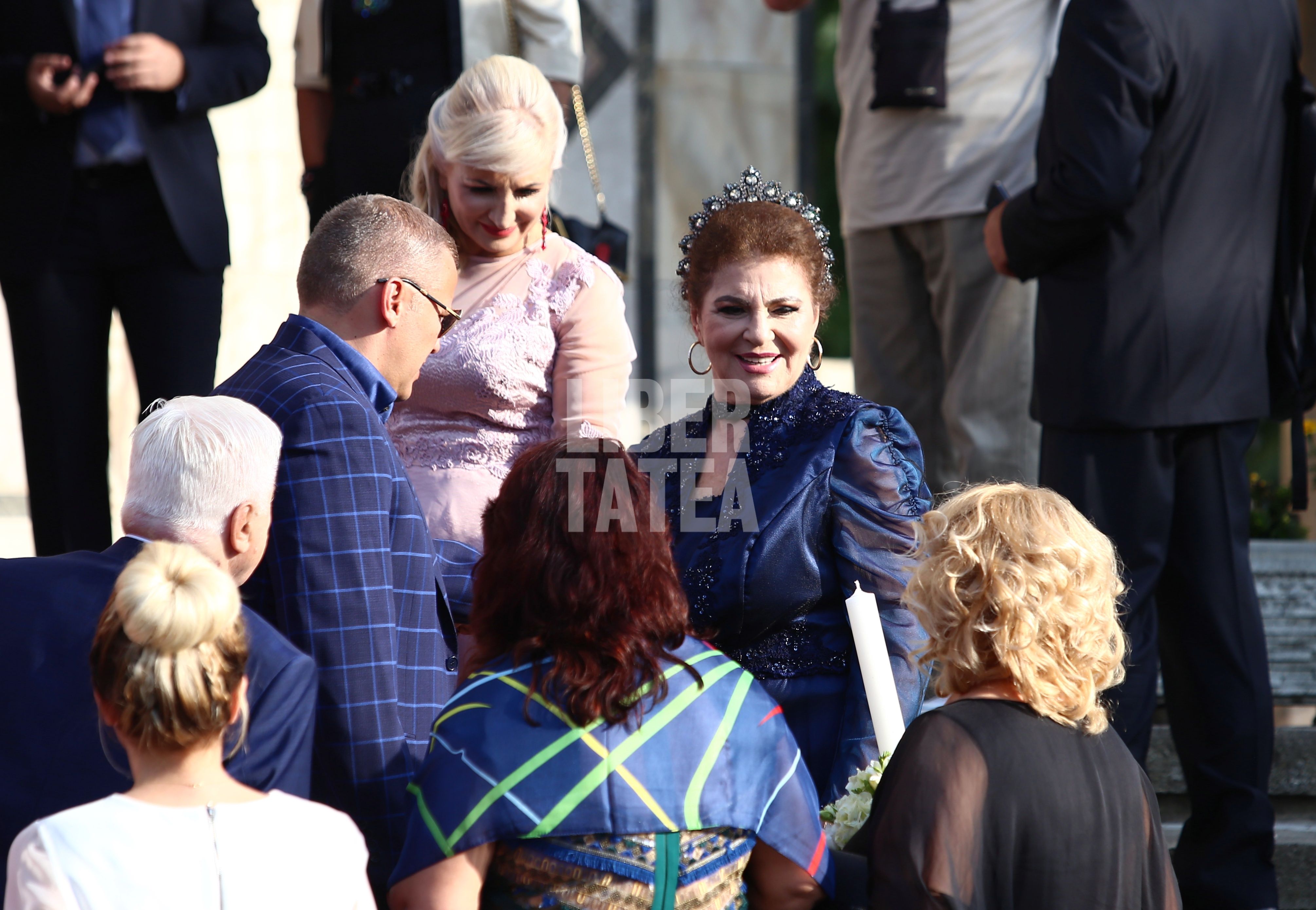 PRIMELE IMAGINI: Irina Loghin, pentru prima oară soacră, la 79 de ani. Irinuca s-a maritat azi!
