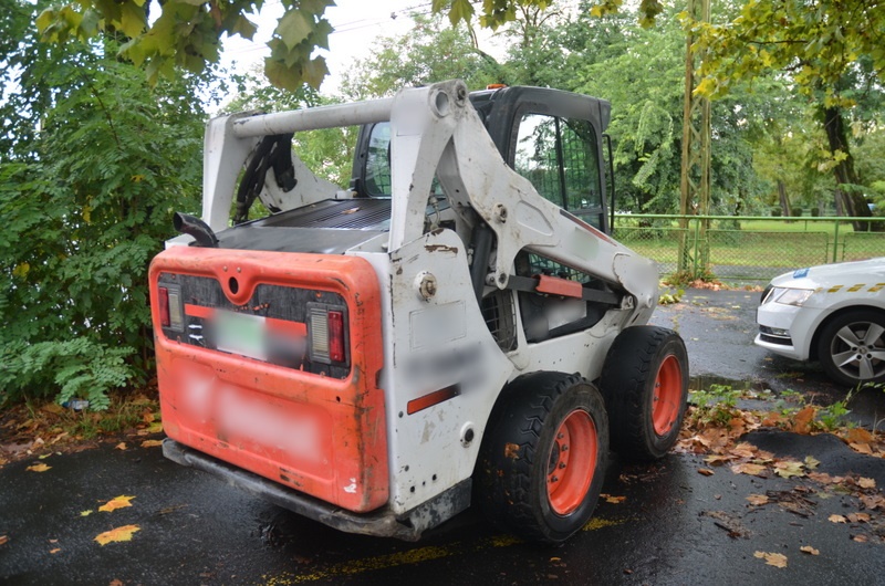 Gyuláék a rendőröknek próbálták eladni a lopott, másfélmilliós bontókalapácsot
