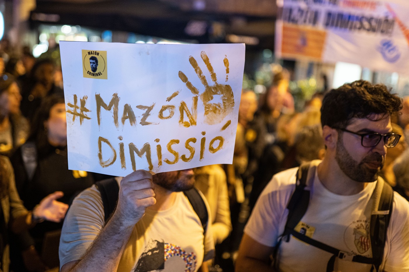 Zeci de mii de oameni au protestat în Valencia după inundațiile devastatoare: „Suntem pătați cu noroi, voi - cu sânge” | VIDEO