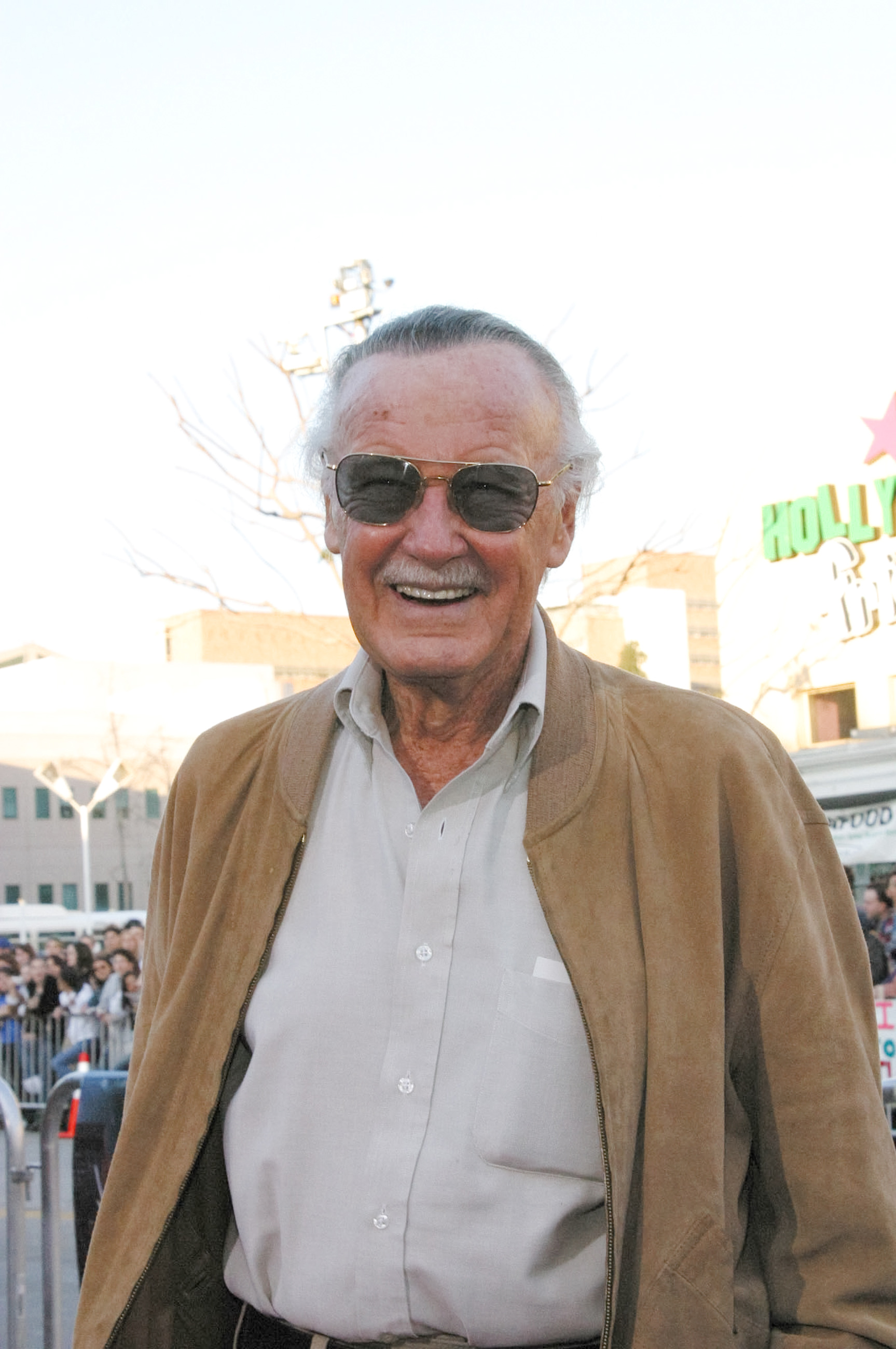 Stan Lee a murit. "Părintele" lui Spider-Man, fiul al unor emigranți din România, era bolnav de mai mult timp