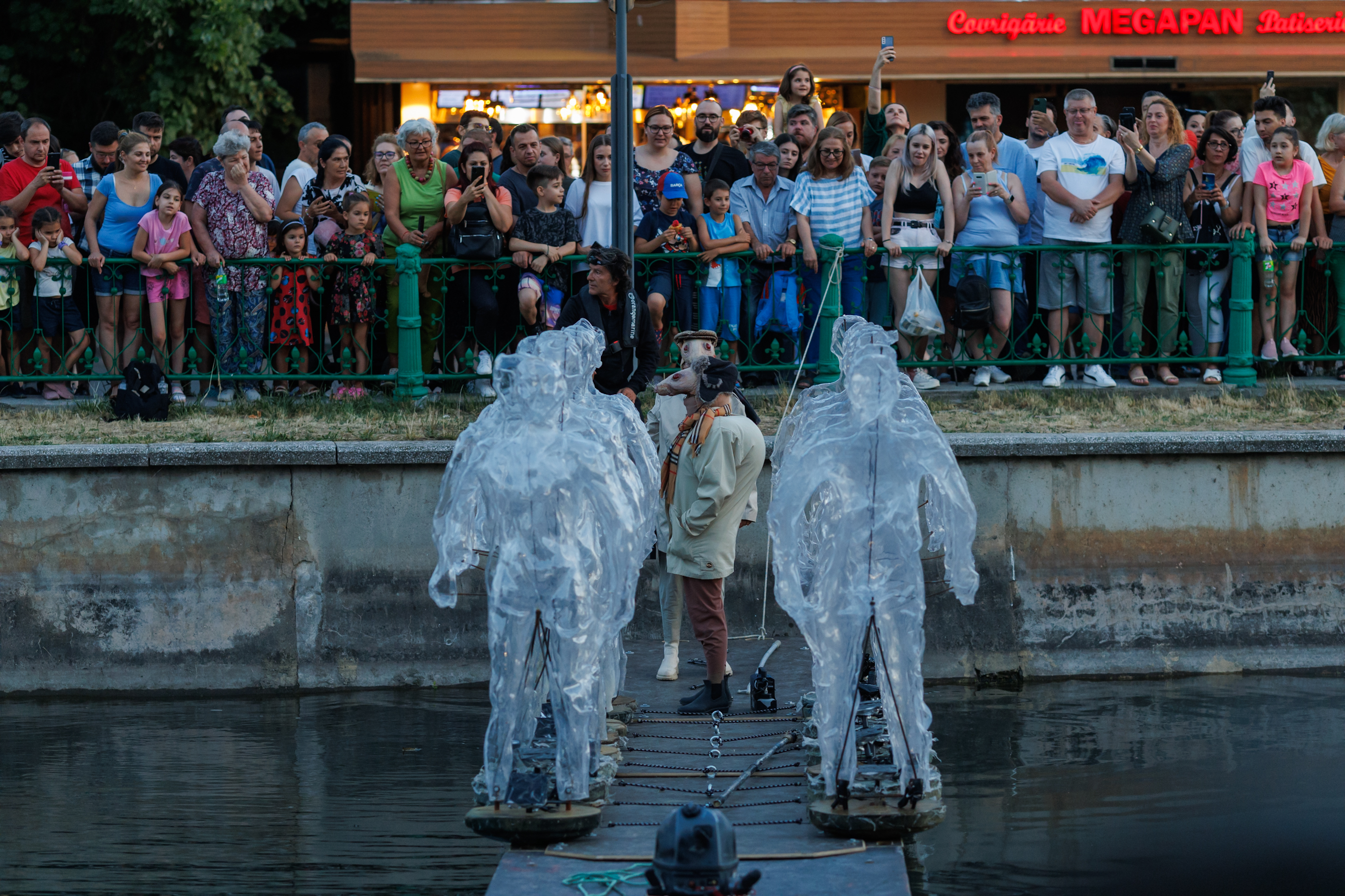 FOTOREPORTAJ. „B-Fit in the Street” în 50 de imagini. 200 de artişti din Spania, Franţa și Italia au făcut spectacol pe străzile din București