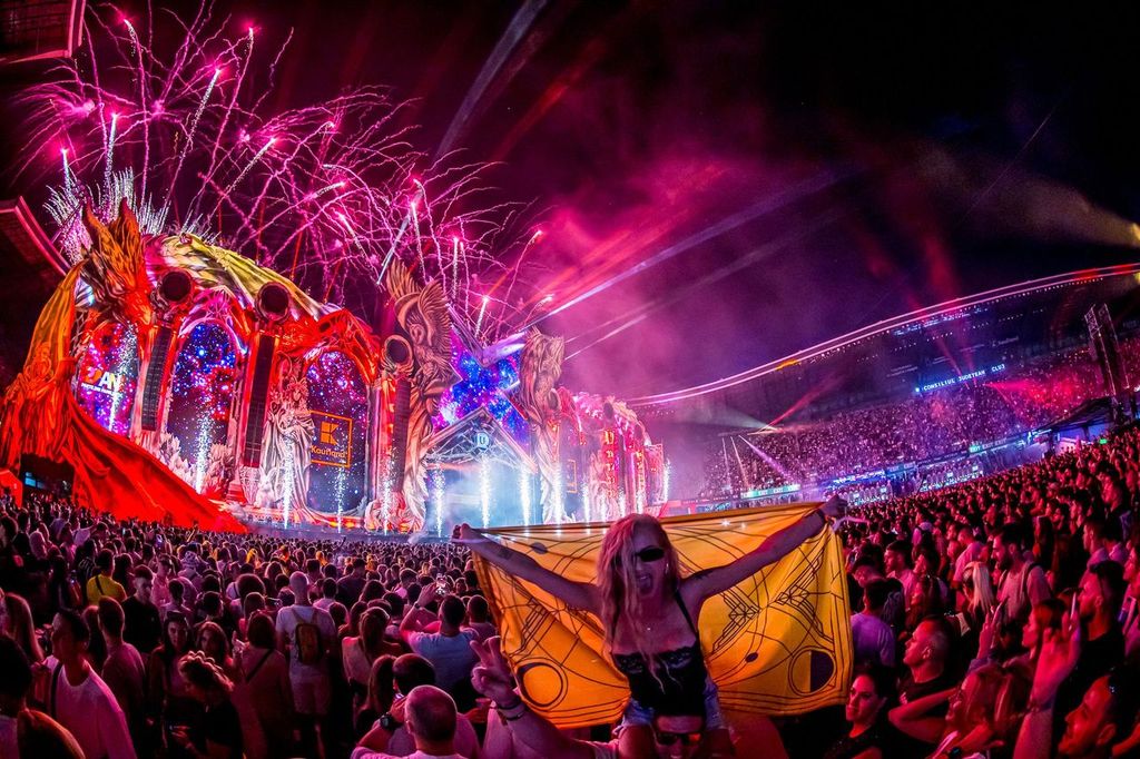 Peste 120.000 de fani au fost prezenți la Untold 2025, în a doua zi a festivalului. Ce artiști vor urca pe scenă în această seară