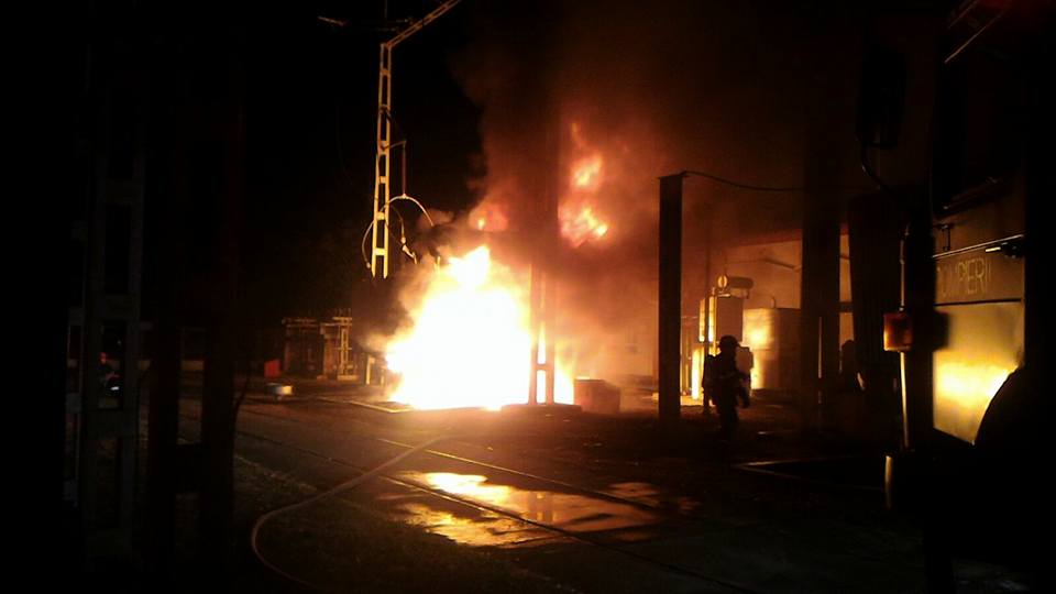 Incendiu violent în Timișoara. Flăcările uriașe au cuprins un transformator electric