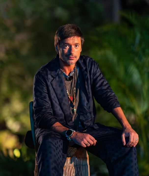 Alături de cine a apărut Radu Vâlcan în lift, în Thailanda, în timpul filmărilor pentru „Insula Iubirii” 2026: „Am puțină treabă”