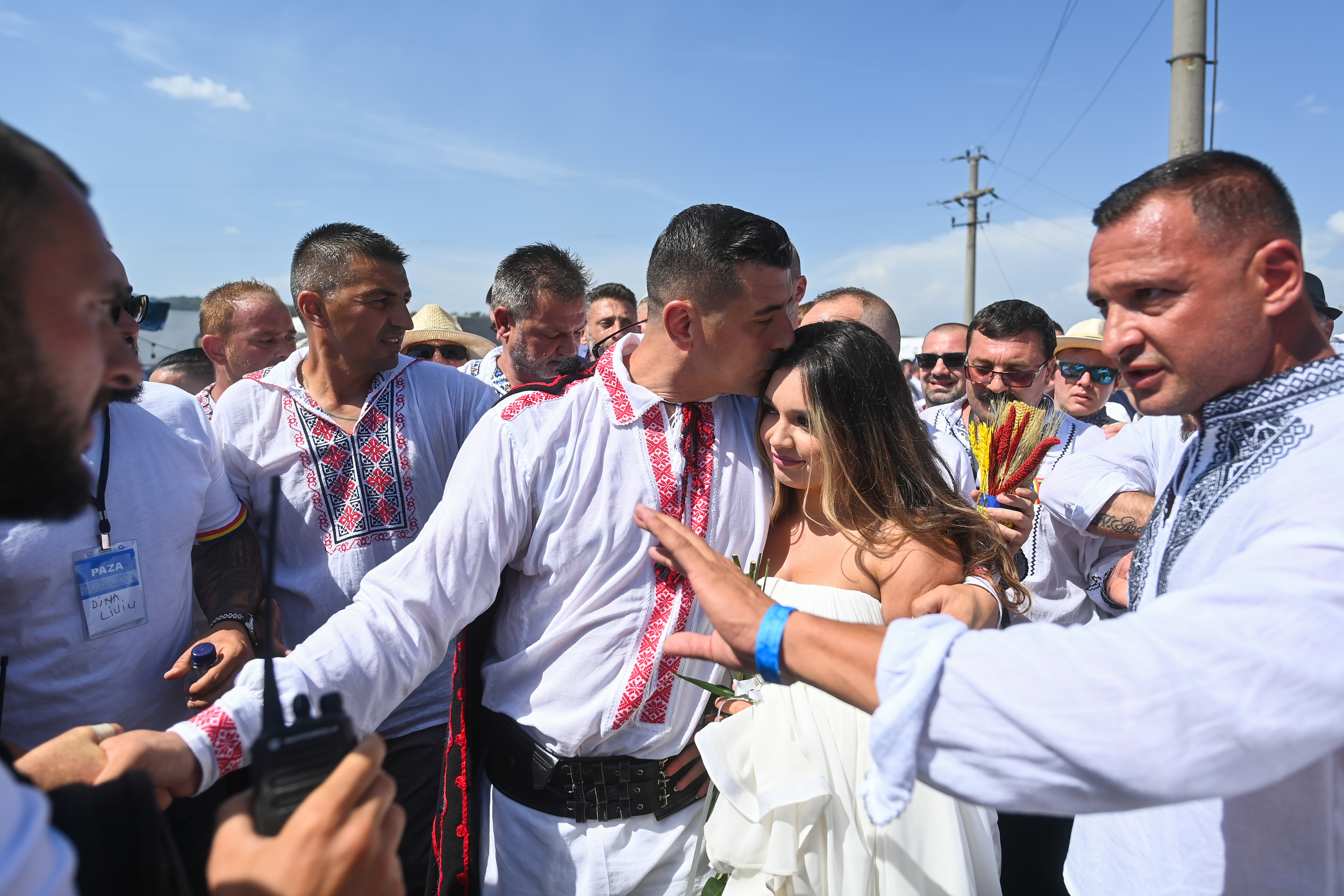 Pe cine vrei ca primă-doamnă a României dintre Ilinca Simion și Mirabela Grădinaru - partenera lui Nicușor Dan?