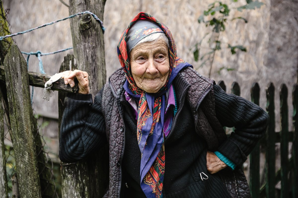 REPORTAJ. Viața celor 10 locuitori rămași în satul în care Gigi Becali a făcut o mănăstire și are planuri pentru alta: „Domnul ăsta a venit la poartă, m-a întrebat câţi ani am, apoi s-a dus şi mi-a adus o găleată de apă”