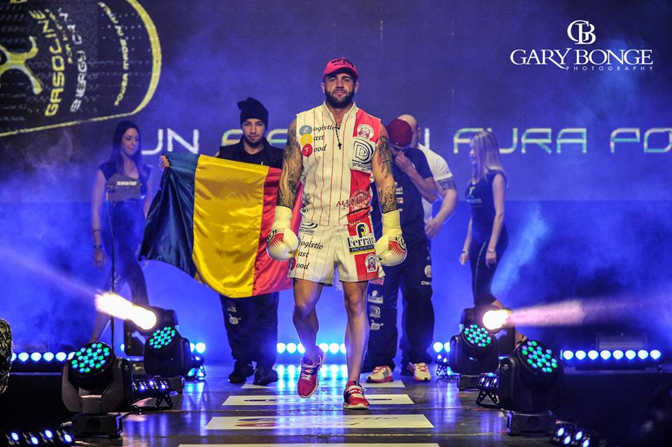 Visa să îi calce pe urme lui Ilie Dumitrescu, l-a avut coleg pe Lucian Bute, iar acum are un nume! Alexandru Negrea, revelaţia anului 2015 în Superkombat